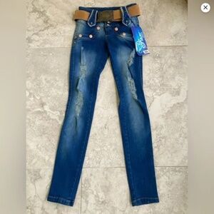 NWT Dfans Women’s Blue Distressed Jeans with Belt 6
